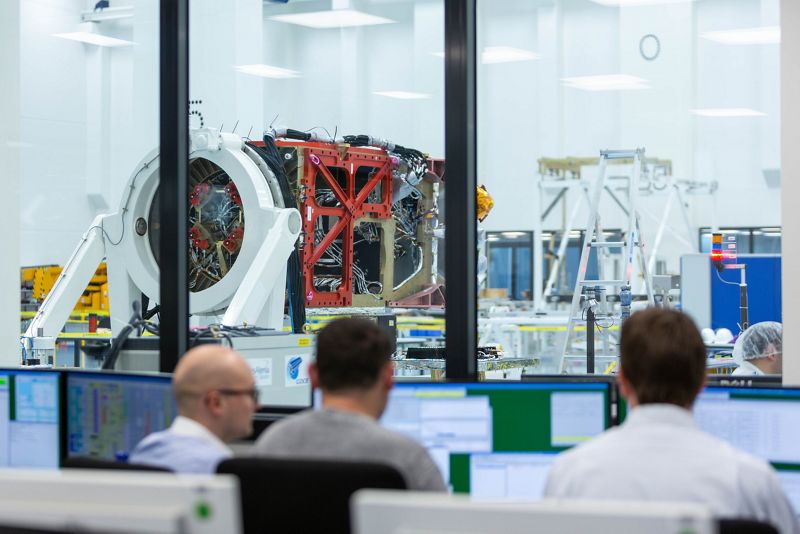 Airbus: В Европе начинает свою работу ультрасовременный центр спутниковых и космических технологий (ФОТО) Airbus: В Европе начинает свою работу ультрасовременный центр спутниковых и космических технологий (ФОТО)
