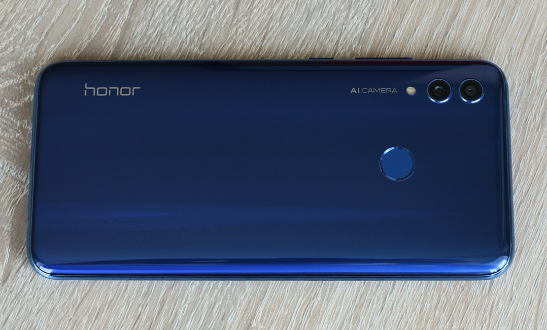 Обзор смартфона Honor 10 Lite: стабильный средний класс или что-то большее?
