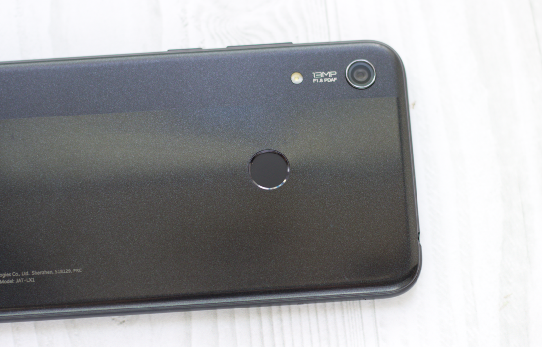 Обзор смартфона Honor 8A, яркого бюджетника с ценой менее $150 Обзор смартфона Honor 8A, яркого бюджетника с ценой менее $150