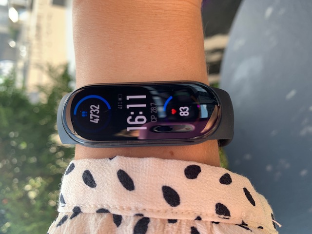 Обзор фитнес-браслета Mi Smart Band 6: полноэкранный AMOLED-дисплей и 130 новых циферблатов Обзор фитнес-браслета Mi Smart Band 6: полноэкранный AMOLED-дисплей и 130 новых циферблатов
