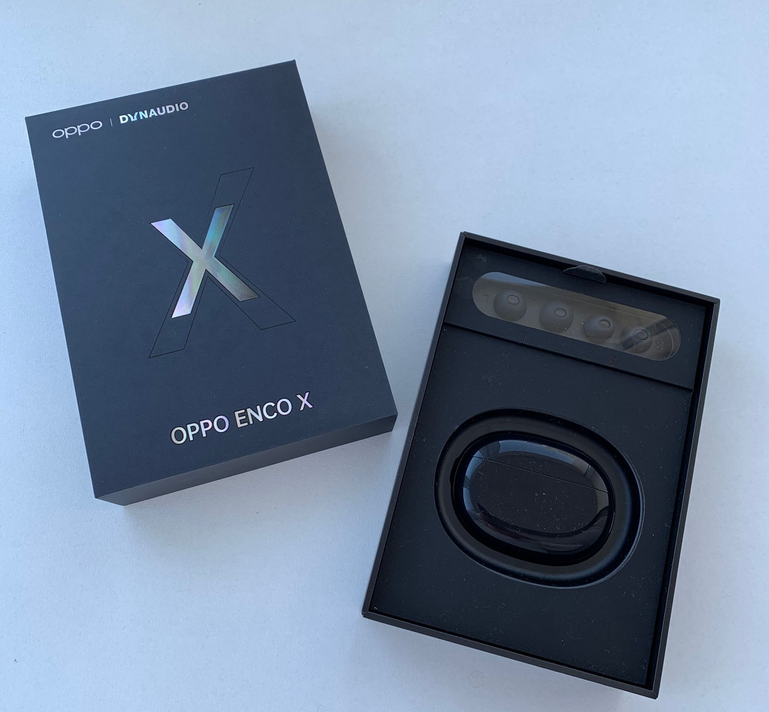 Обзор наушников OPPO Enco Х: удобный форм-фактор и комфортная посадка в ухе Обзор наушников OPPO Enco Х: удобный форм-фактор и комфортная посадка в ухе